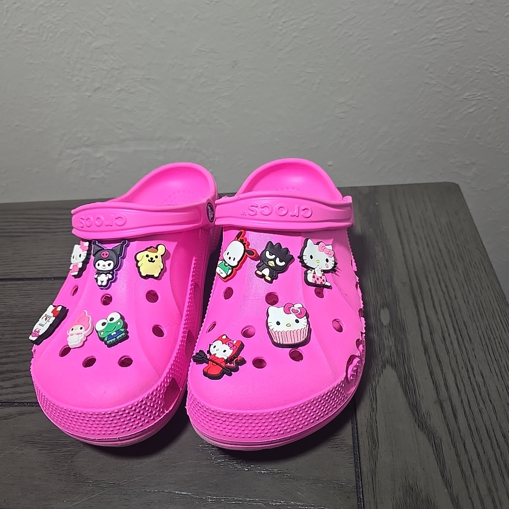 Crocs Woman Size 9 Pink (Accessories included)